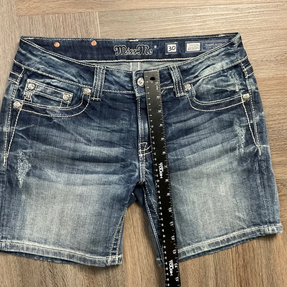 Y2K Miss Me Denim Embroidered Peace Cross JP5727D Mid Shorts Womens 30 Blue Boho